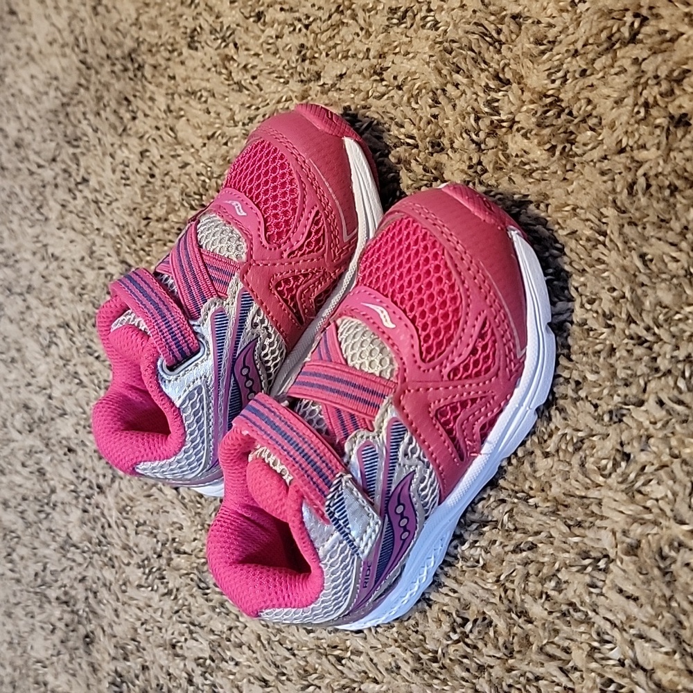 NEW Saucony G Baby Ride 9. SIZE 5 M Athletic Shoes